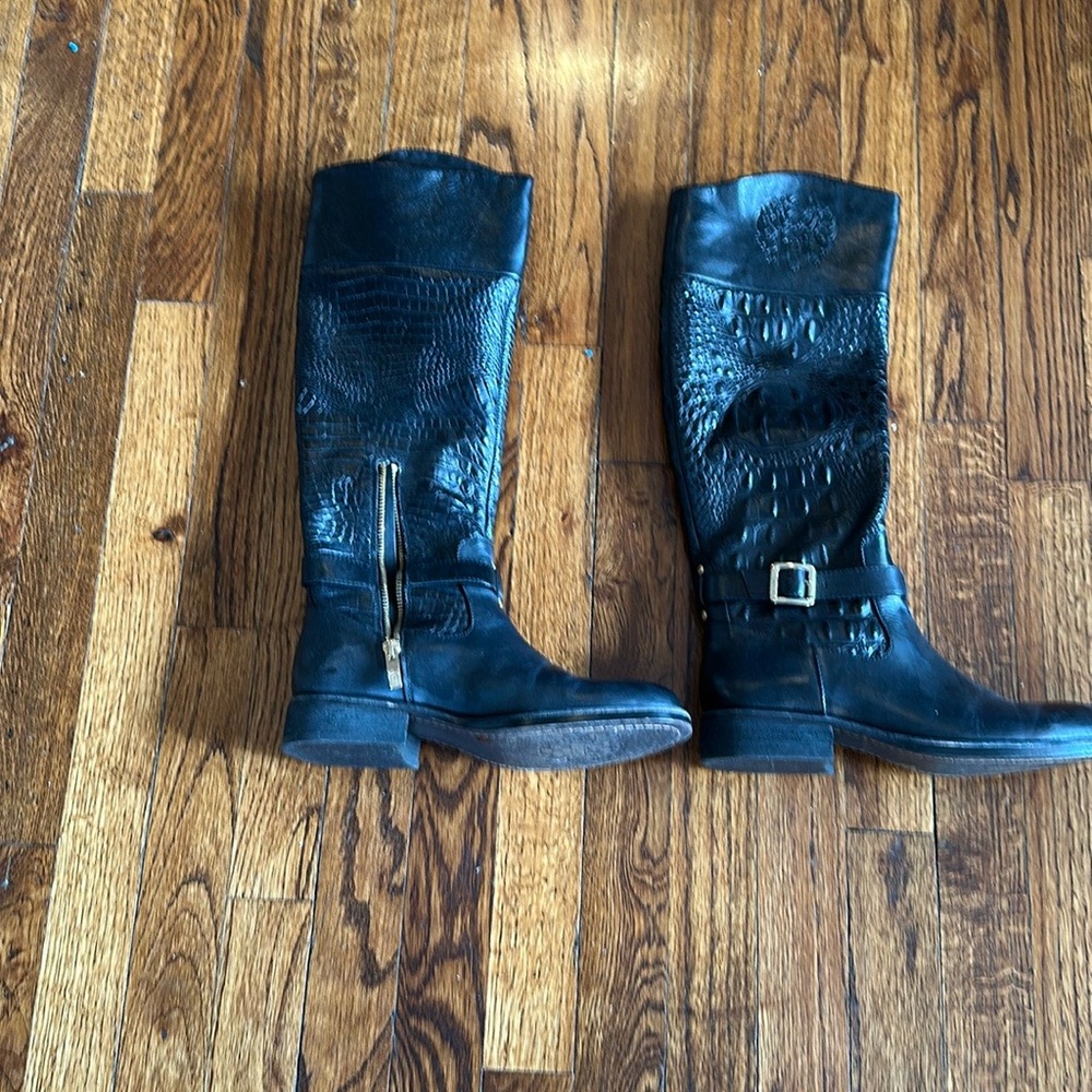Vince Camuto size 7 buckle snake detail classic 
Riding boots one inch heel
